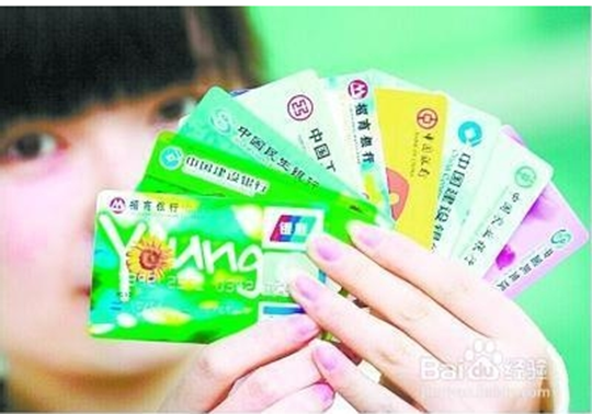 各家银行的银行卡年费分别是多少